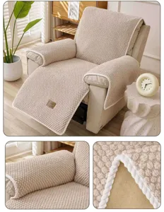 Vue détaillée de la texture pelucheuse duveteuse beige pour housse de fauteuil et ses coutures.
