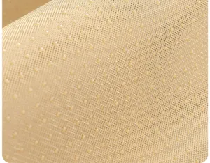Detailaufnahme der rutschfesten Sofakissen-Rückseite mit atmungsaktivem Netz und Silikonpunkten.