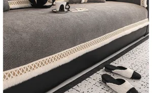 Französischer Luxus-Chenille-Sofabezug mit Fischgrätenmuster und Plüschbesatz für Wohnzimmer