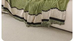 Grüne Chenille Sofadecke Überwurf mit Fransen, strukturierte Heimtextilien für das Sofa.