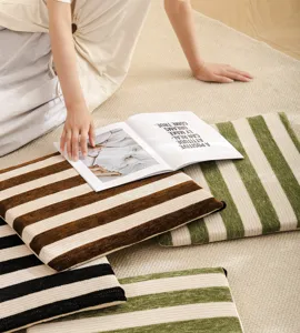 Coussin de chaise rayé en chenille pour salle à manger et bureau, assise confortable.