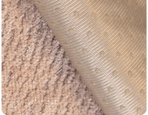 Gros plan détaillé du tissu de coussin de canapé antidérapant texturé avec des points.