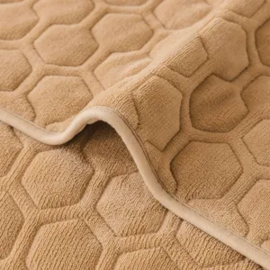 Plüsch Sofabezug mit 3D Sechseck Steppung, warmer kamelbrauner Stoff Wohnzimmer Dekoration.