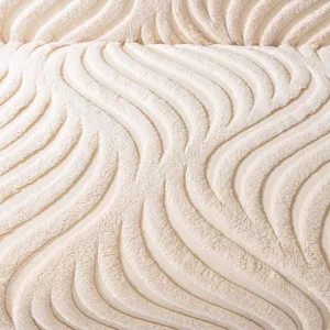 Luxe pluche bankhoes deken met gestructureerd golfdesign, zacht en comfortabel voor thuis.