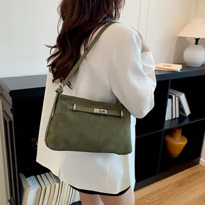 Detailed view of the stylish frosted shoulder bag showcasing elegant hardware and daily commute style.
