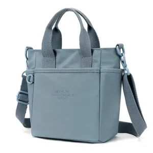 Grand sac à bandoulière décontracté pour femme en nylon imperméable sac cabas quotidien.