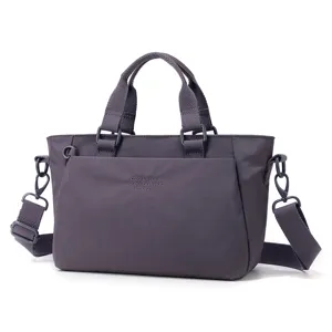 Sac a bandouliere elegant en nylon violet avec plusieurs poches pratiques pour les femmes