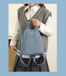 Zaino casual mini elegante da donna, zainetto in nylon leggero per viaggi e lavoro quotidiano.
