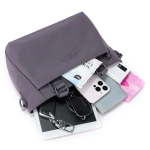 Détails du sac à bandoulière décontracté en nylon grande capacité pour femme avec poches.