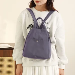 Zaino casual da donna, pratico zainetto multifunzionale per viaggi con spallacci comodi.