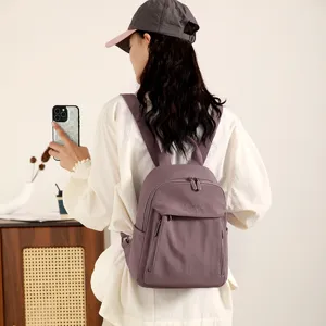 Zaino casual da donna in nylon grande capacità da viaggio elegante borsa viola alla moda