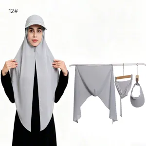 Set hijab in chiffon tinta unita da 3 pezzi con cuffia interna e cappellino parasole.