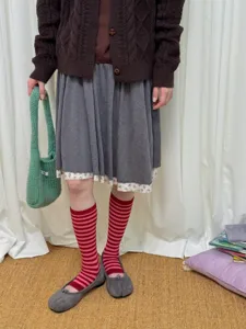 Retro colorblock knee-high striped socks for women, cozy combed cotton, stylish autumn wear.