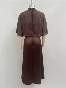 Robe nuisette en satin marron avec cape transparente élégante robe de soirée dos chic