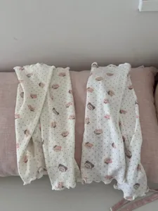 Jambières tricotées à pois avec ours mignon, chaussettes longues automnales douces sans pieds.