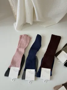 Chaussettes vintage empilees côtelées femme automne hiver bicolore respirantes casual