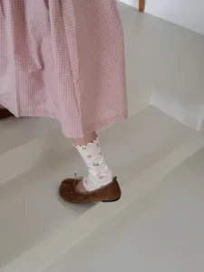 Chaussettes mi-mollet à volants et imprimé d'ours style japonais doux et mignon.