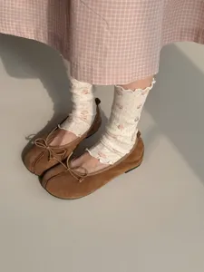 Chaussettes douces style japonais motif d'ours avec volants pour femmes filles.