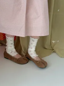 Chaussettes en tricot à volants de style japonais mignon avec motif d'ours pour femmes.