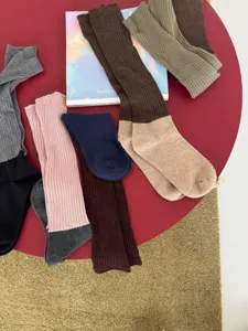 Chaussettes empilées colorblock avec design en tricot côtelé pour femmes hiver