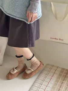 Sweet floral lace ruffle socks for women, cozy autumn winter daily wear fashion style.