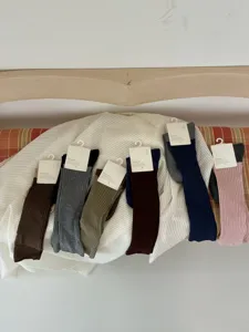 Chaussettes longues côtelées color-block pour femmes automne hiver style vintage détail