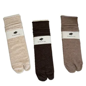 Comfortable solid color split-toe mid-calf socks with paper band packaging, breathable daily wear.