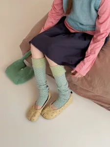 Korean style retro contrast striped leg warmers detail shot showing cozy daily outfit wear.