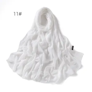 Einfarbig weißes Chiffon Hijab Tuch für Damen, leichtes atmungsaktives langes Tuch.