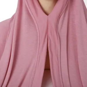 Solid color mercerized cotton women's pull-on hijab tubular hat detail, breathable daily wear.