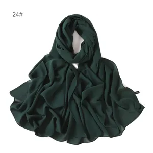 Detailansicht des dunkelgrünen Chiffon Schals für Damen, weicher Fall und leicht.