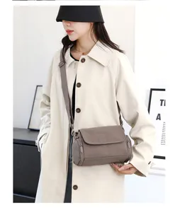 Minimalist women's crossbody bag, casual nylon shoulder bag for daily commute, grey.