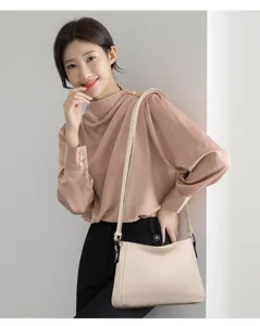 Elegant women shoulder bag detail shot, minimalist design, premium leather material, daily use.