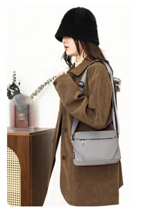 Casual nylon crossbody bag for women, lightweight waterproof small square shoulder bag for daily use.