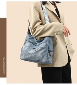 Stylish women soft leather shoulder bag large capacity hobo crossbody bag for daily use.