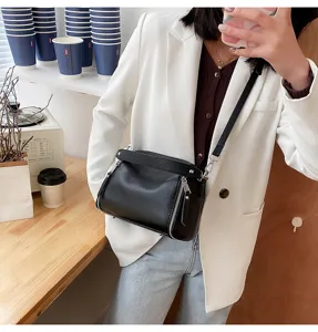 Women genuine leather shoulder bag stylish casual crossbody bag daily use chic black handbag