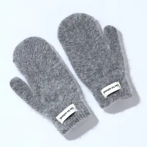 Women winter thick fuzzy grey mittens with cute tag, soft warm wool blend gloves for cold days.