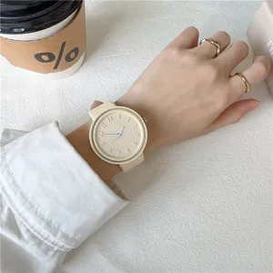 Macaron silicone watch for students, casual minimalist quartz wristwatch with soft strap.