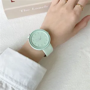 Macaron green silicone quartz watch for students, minimalist casual daily wrist watch.