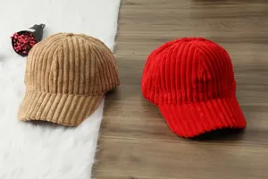 Corduroy baseball cap for autumn and winter, warm casual hat for men and women daily wear.