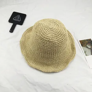 Chapeau bobs en paille tressée pour femme, protection solaire d'été, design pliable plage.