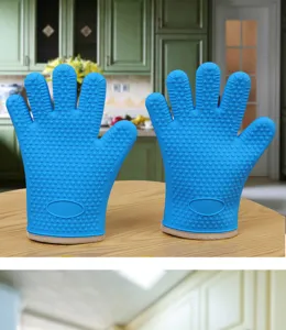 Guantes de horno de silicona azul resistentes al calor de cinco dedos para cocina detalles.