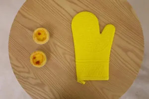 Yellow silicone oven mitt heat resistant baking glove non-slip kitchen tool for cooking