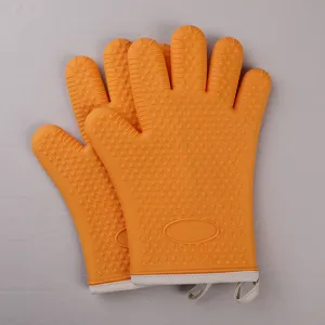 Guantes de horno de silicona resistentes al calor con textura antideslizante de corazón.