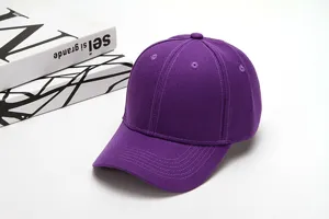 Einfarbige violette Baseballkappe fuer Damen und Herren, klassischer Freizeithut im Sommer.