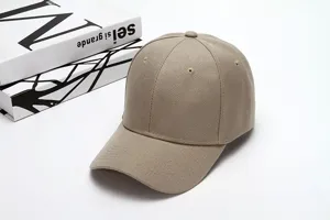 Klassische khakifarbene Baseballkappe Detail, Freizeitmütze für Damen und Herren, Alltagsstil.