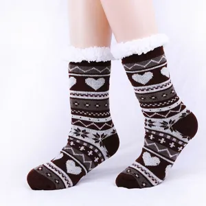 Gezellige winter kniekousen met hartjespatroon en zachte pluche manchetten voor dames.