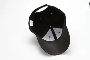 Einfarbige schwarze Baseballkappe Innenansicht Detail, bequeme und lässige verstellbare Mütze.
