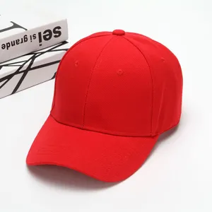Klassische rote Baseballkappe für Damen und Herren, lässiger einfarbiger Sonnenschutz.