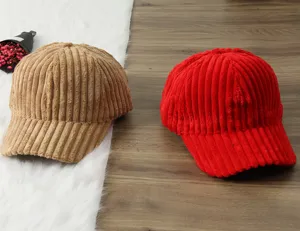 Corduroy baseball hat for men and women, warm autumn and winter casual curved brim cap.